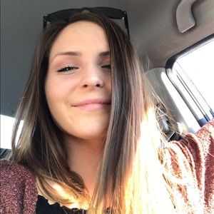 Meet your Posher, Caitlin